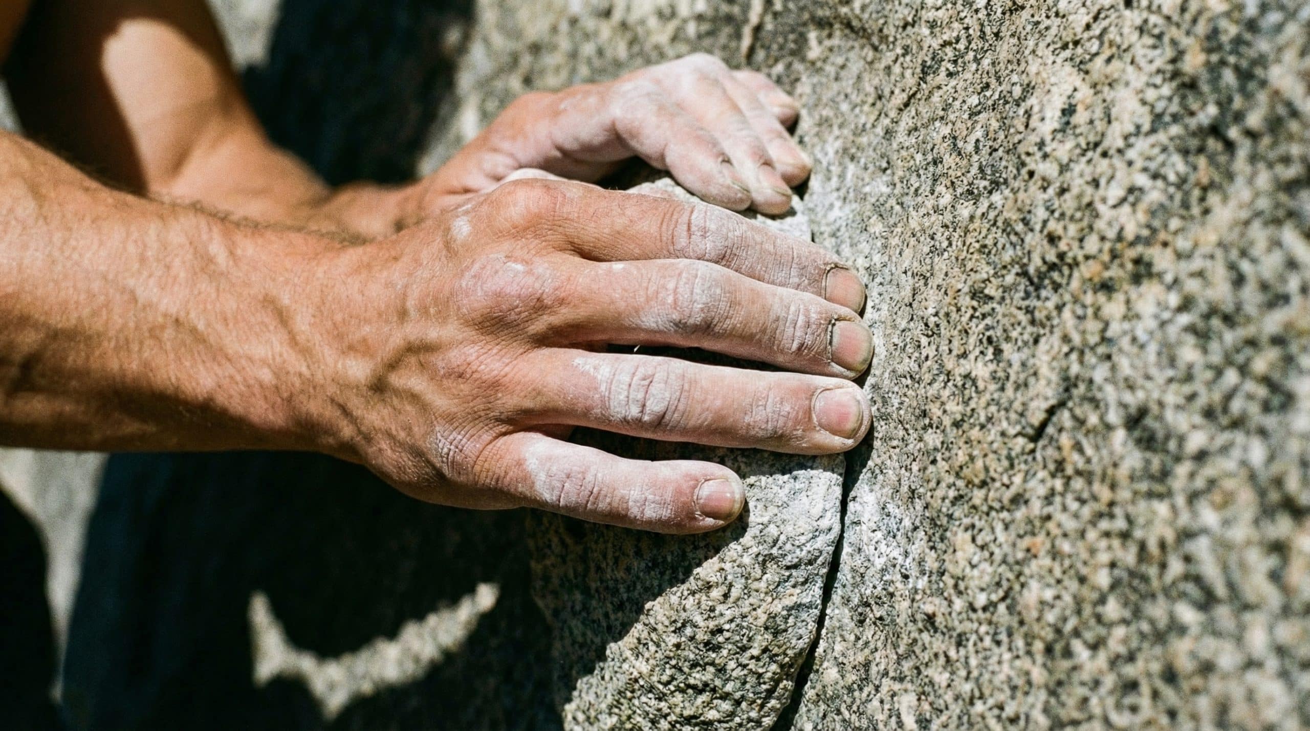 alpine-hiking-trail-lake-view