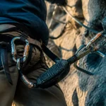 Baudrier via ferrata avec sangles, mousquetons et absorbeur de choc
