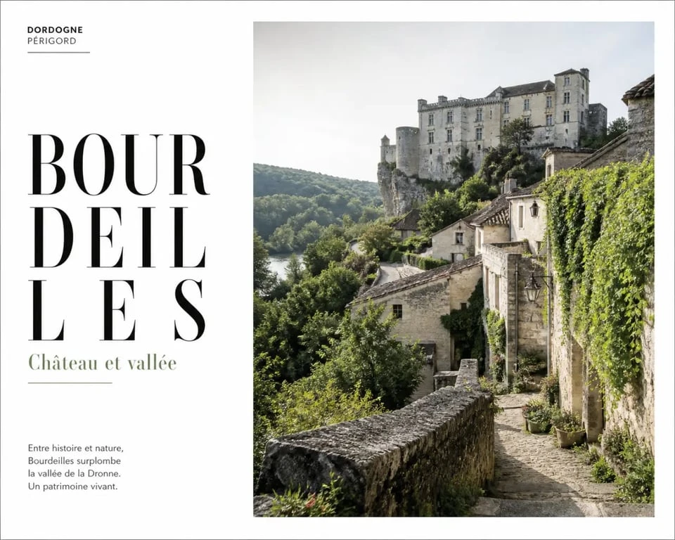 Tourisme vert Dordogne : château de Bourdeilles et paysage patrimonial
