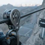 Poulie via ferrata EN 17109 sur câble acier