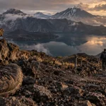 Vacances en auvergnes : randonnée près d’un lac de cratère volcanique