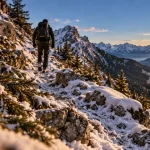 Montagne en france : sentier vers col enneigé, forêts et grands espaces